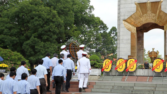 Lãnh đạo TCT VINACONEX tưởng niệm các anh hùng liệt sỹ nhân ngày Thương binh liệt sỹ 27/7/2011